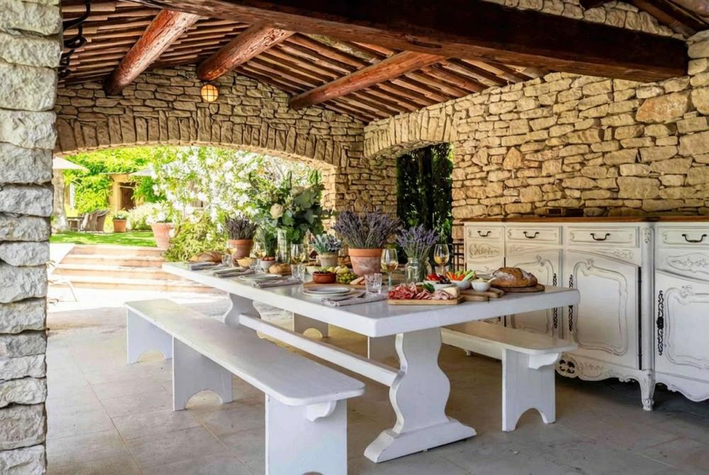 Photographs of Mas des Papillons villa in Provence - Image 17 of 45