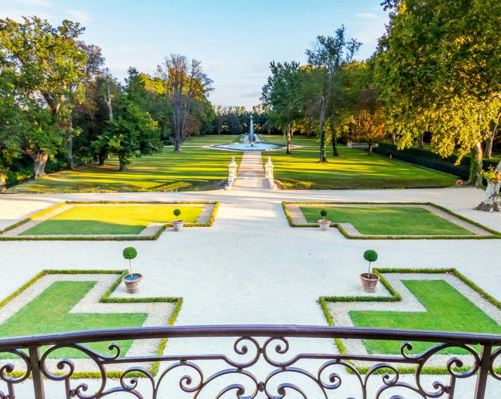Photographs of Chateau Rhone Provence villa in Provence - Image 4 of 52
