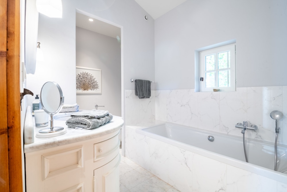 Photographs of Mas des Murets villa in Provence - Image 18 of 48