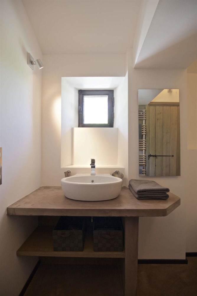 Photographs of Mas des Platanes villa in Provence - Image 23 of 36
