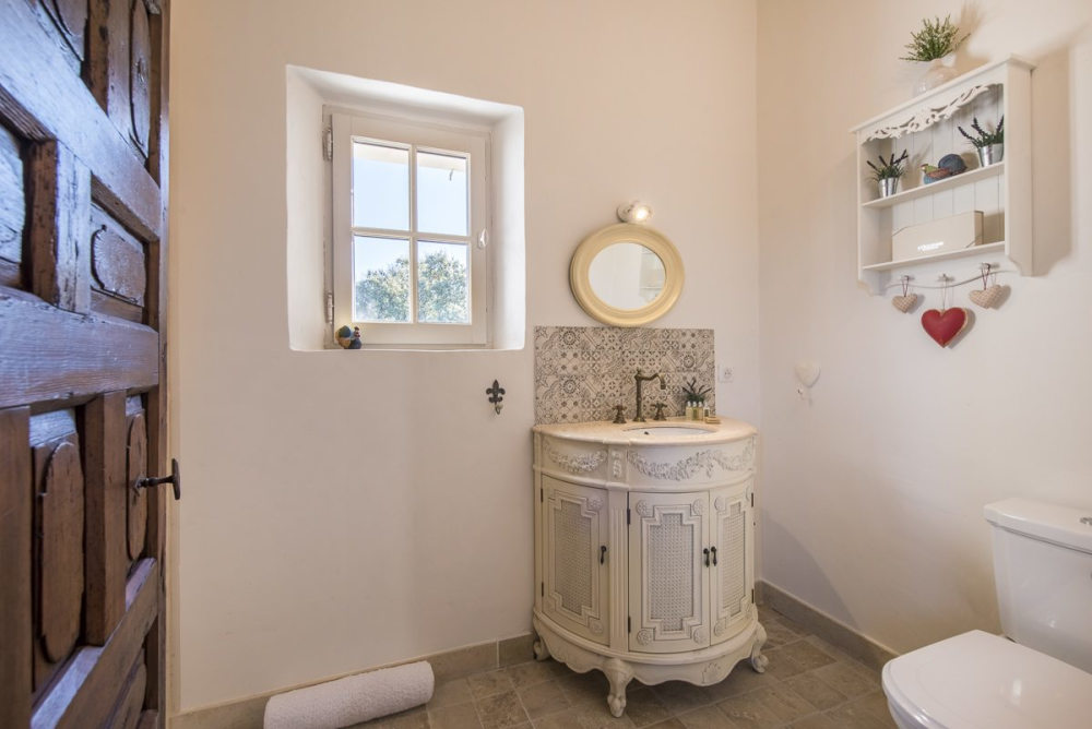 Photographs of Mas du Ciel villa in Provence - Image 27 of 44