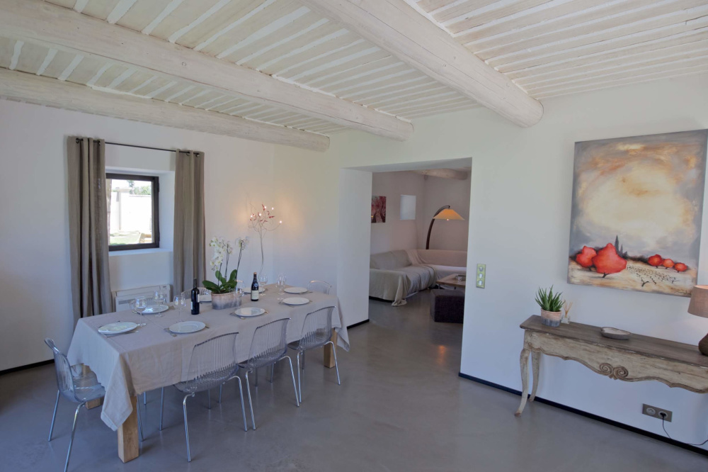 Photographs of Mas des Platanes villa in Provence - Image 12 of 36