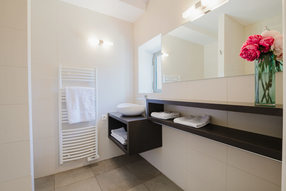 Photographs of Mas des Nénuphars villa in Provence - Image 24 of 54
