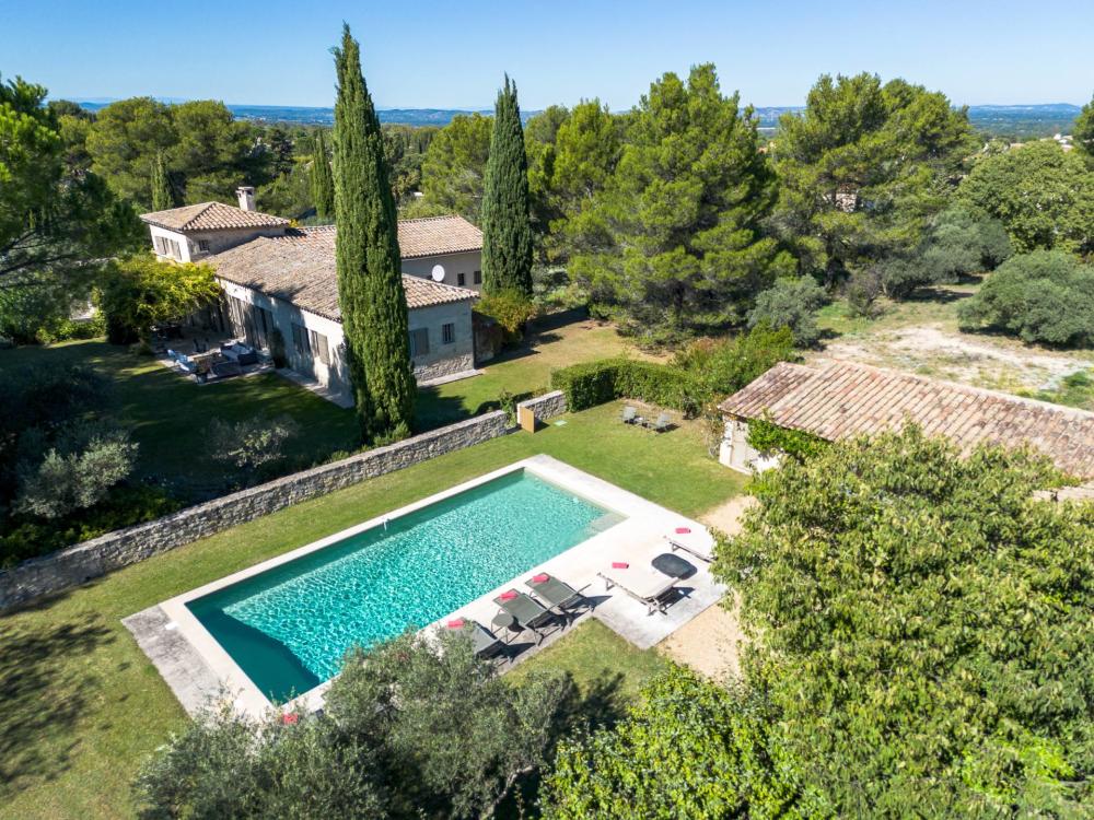 Photographs of Mas du Lac villa in Provence - Image 1 of 56