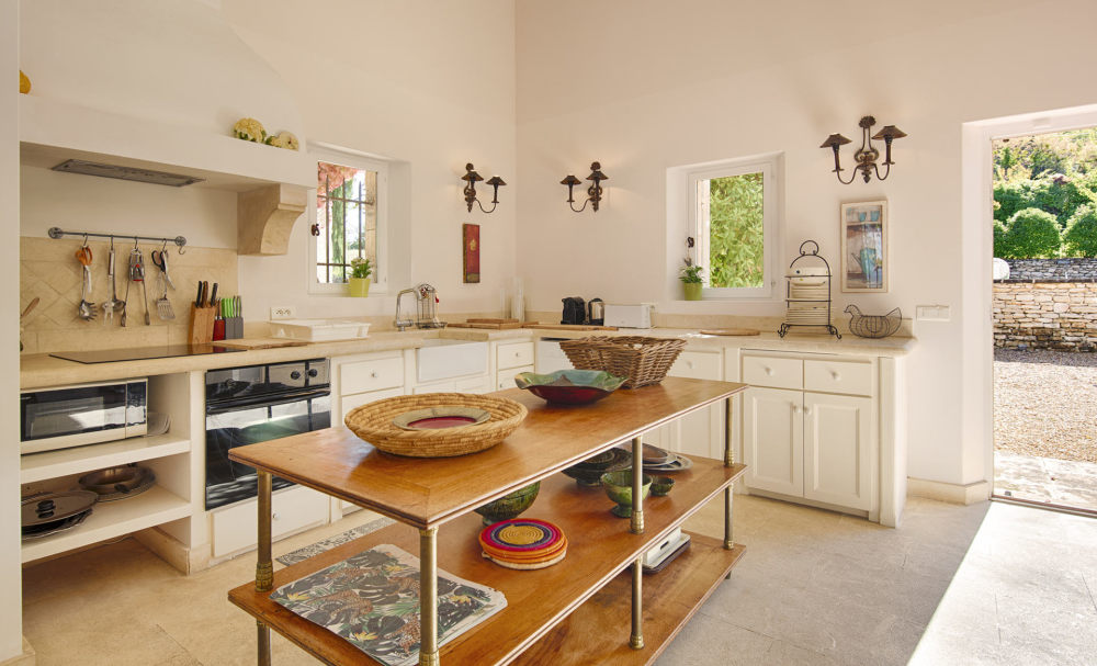 Photographs of Mas de Roquebrune villa in Provence - Image 11 of 32