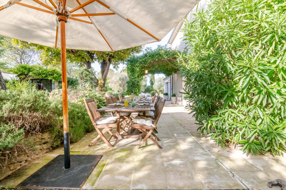 Photographs of Mas des Lilas villa in Provence - Image 3 of 36