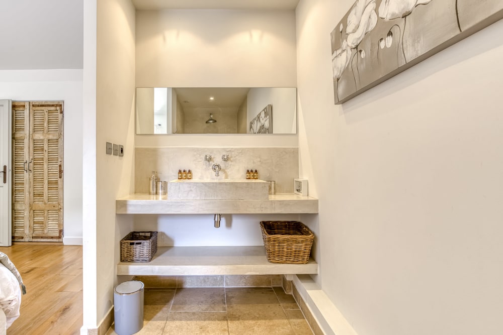 Photographs of Le Mas des Amandiers villa in Provence - Image 27 of 41