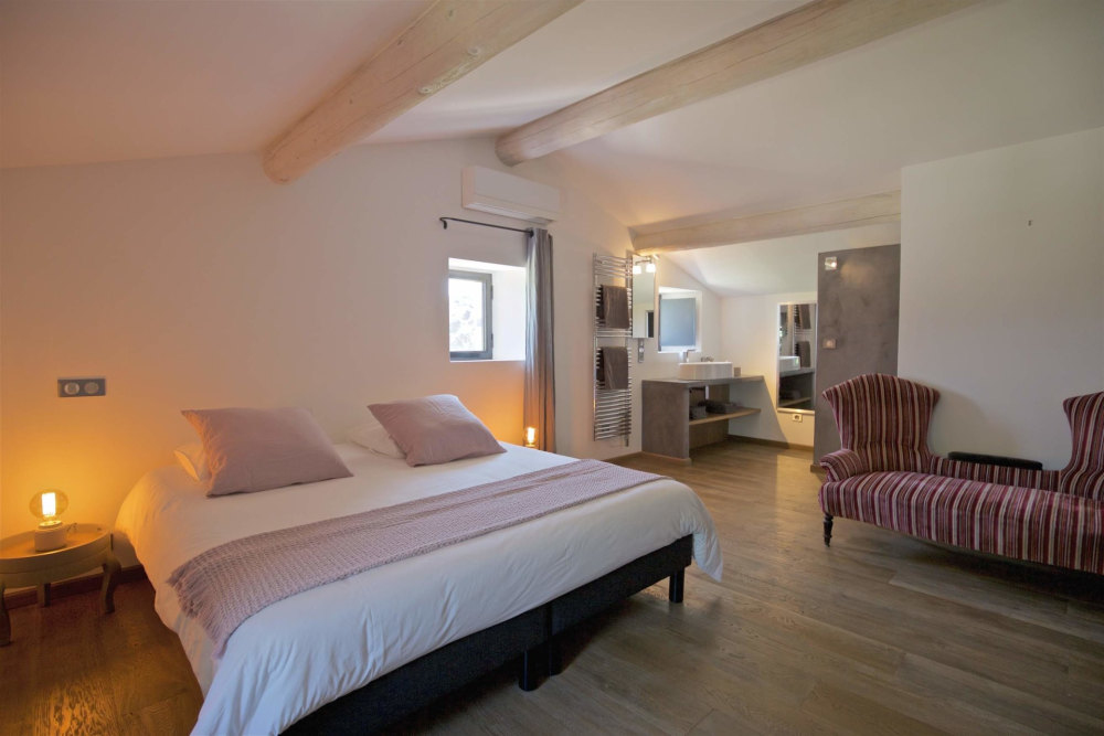 Photographs of Mas des Platanes villa in Provence - Image 30 of 36