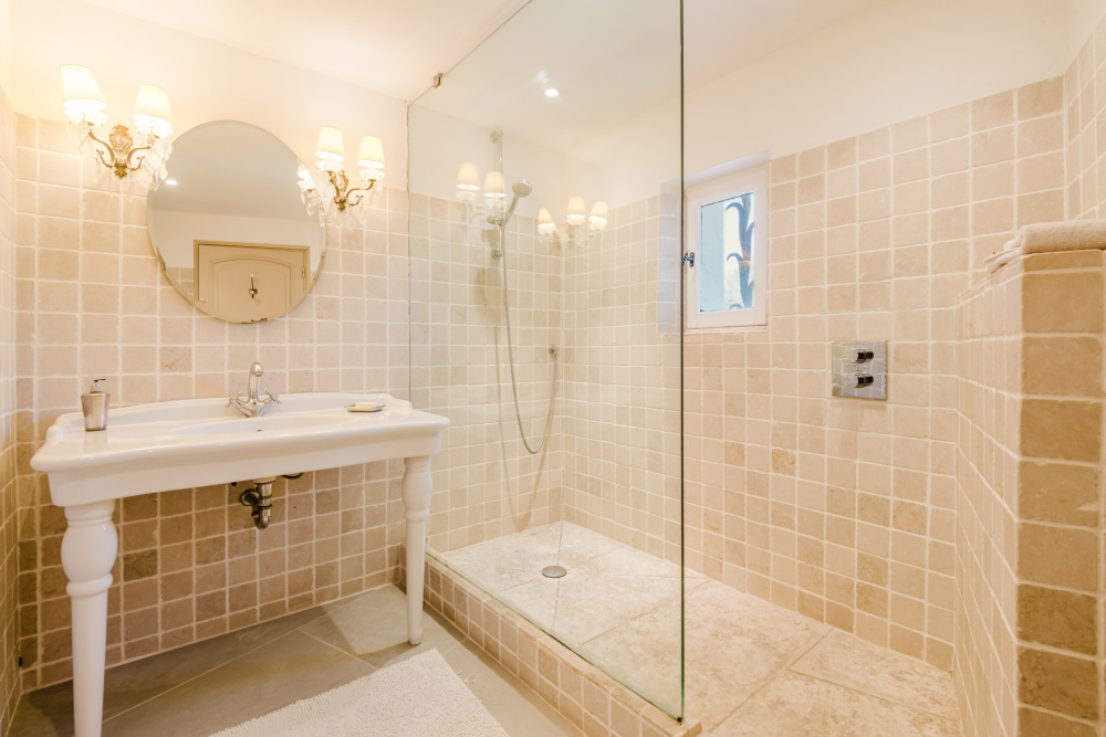 Photographs of Mas des Imberts villa in Provence - Image 29 of 48