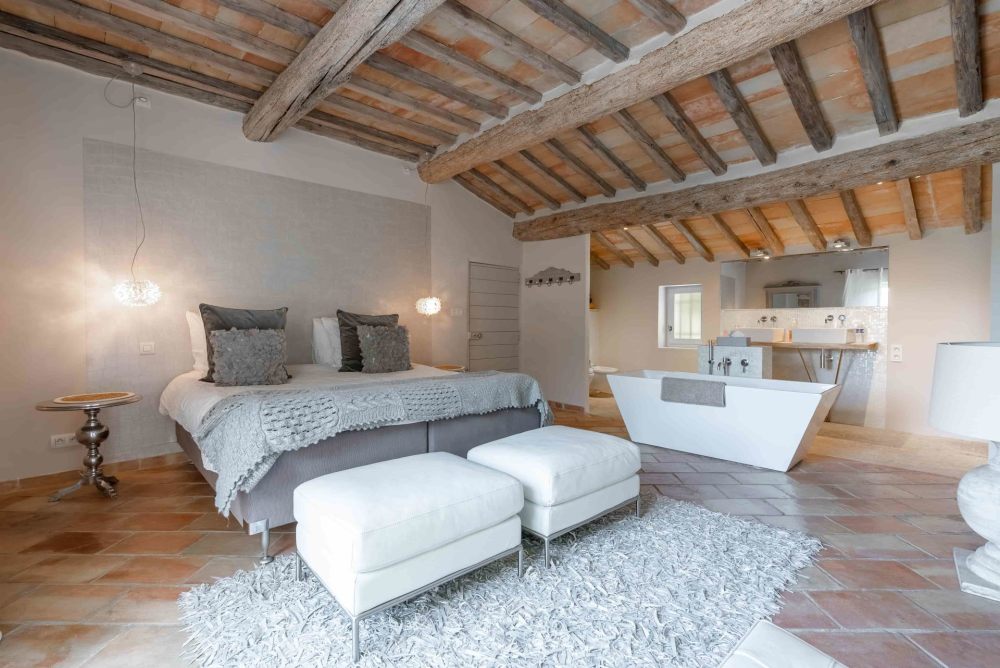 Photographs of Le Mas des Lavandins villa in Provence - Image 9 of 53
