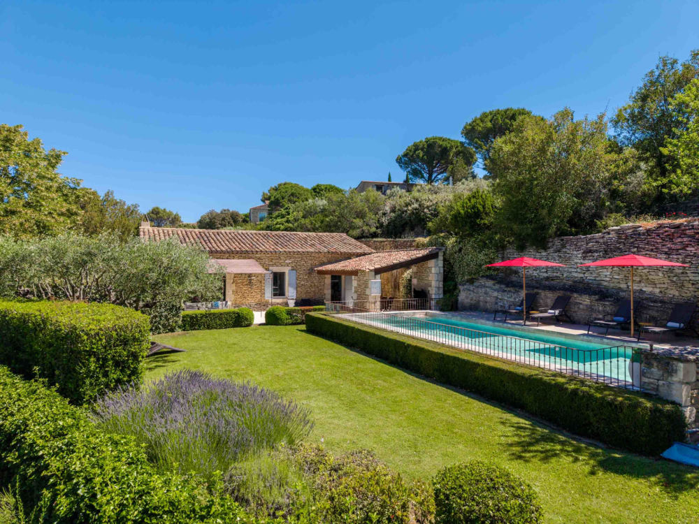 Photographs of Le Repaire de Gordes villa in Provence - Image 1 of 28