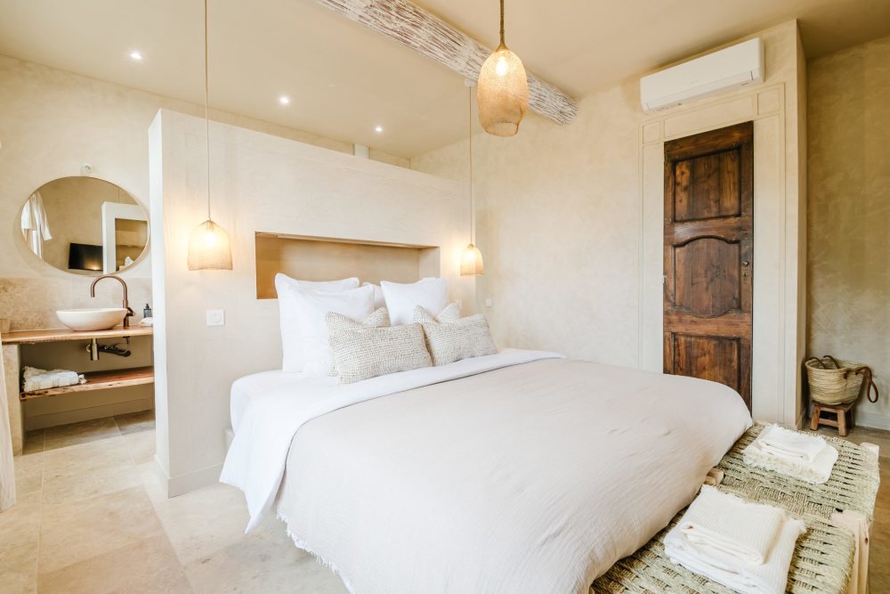 Photographs of Le Hameau de Sénanque villa in Provence - Image 51 of 60