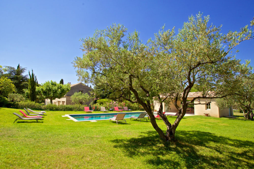 Photographs of Mas de la Verdiere villa in Provence - Image 1 of 34