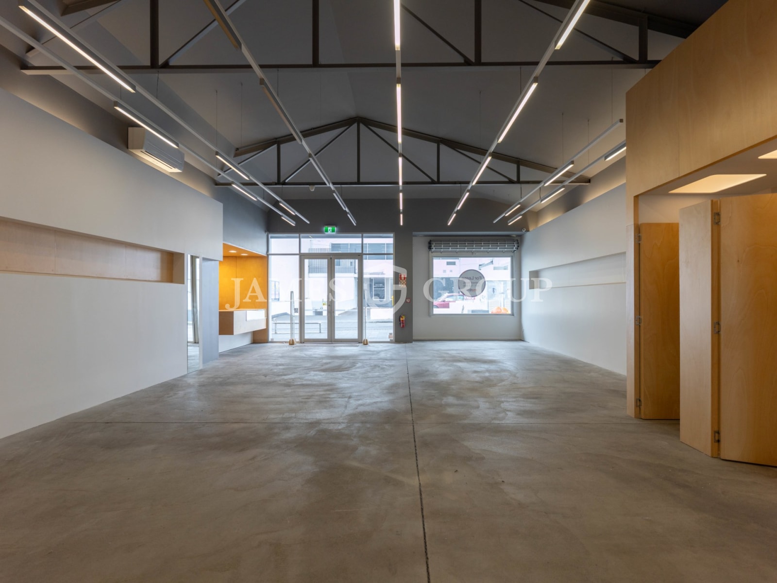 Modern Open Plan Retail With Strong Foot Traffic