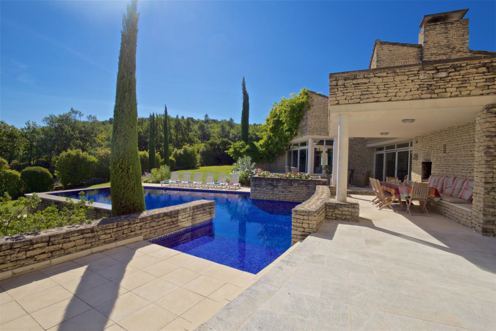 Photographs of A Laise en Provence villa in Provence - Image 2 of 25