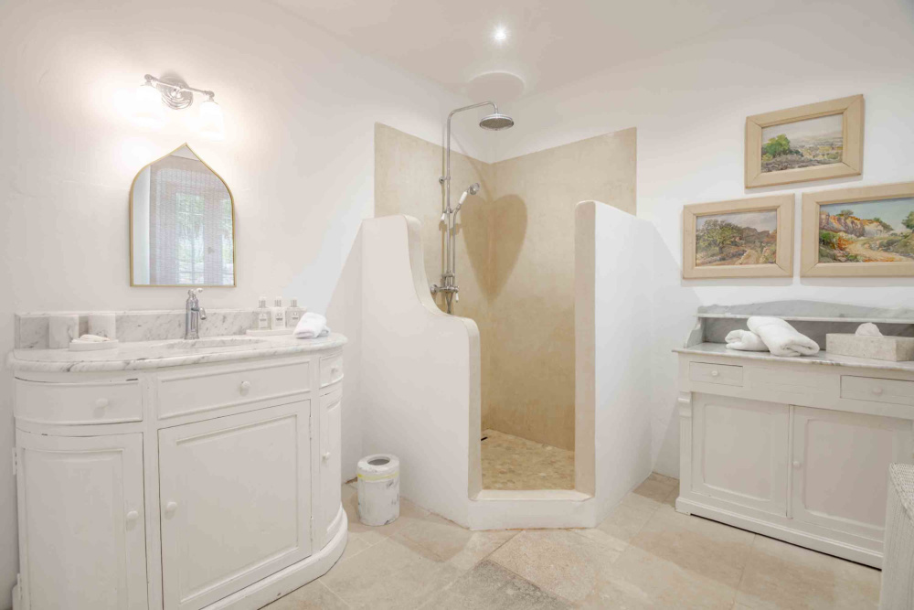 Photographs of Mas Provencal villa in Provence - Image 20 of 38