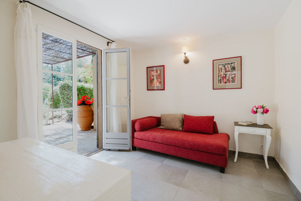 Photographs of Mas des Nénuphars villa in Provence - Image 44 of 54