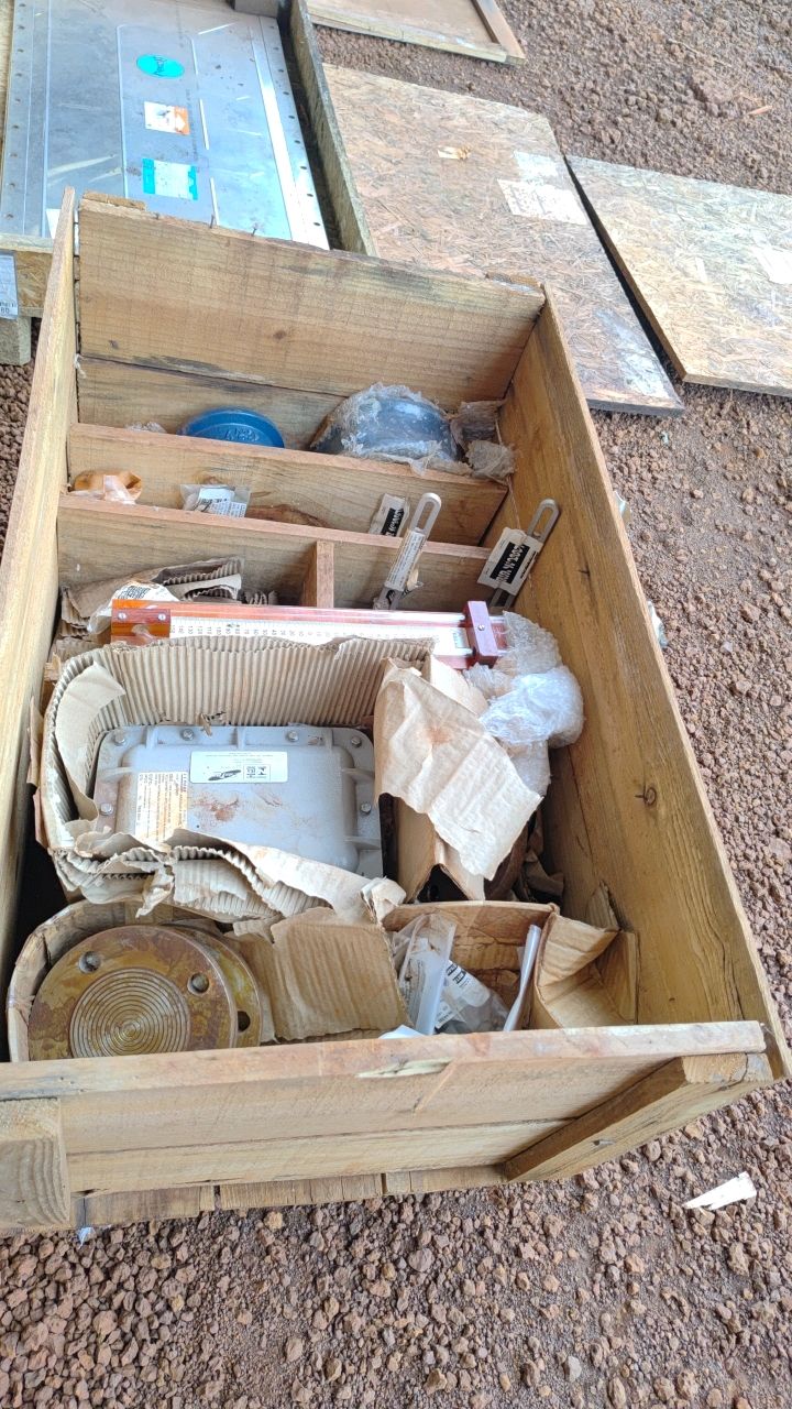 Lot containing different items for industrial processes