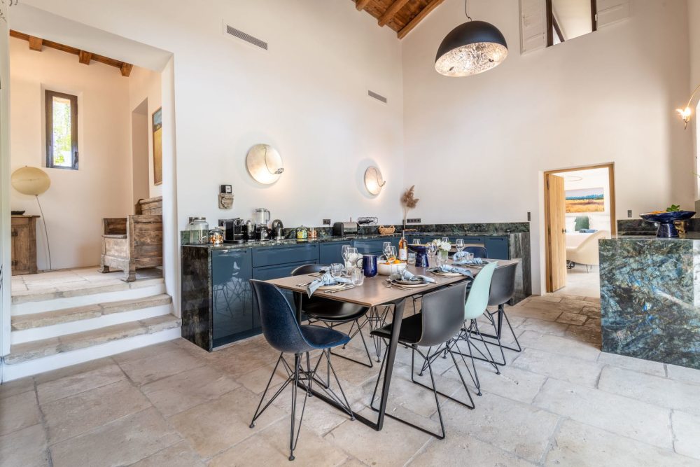 Photographs of Mas des Peintres villa in Provence - Image 6 of 46