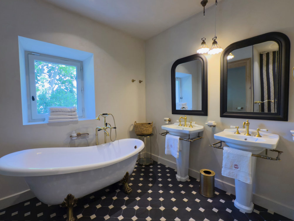 Photographs of Domaine des Murmures villa in Provence - Image 35 of 52