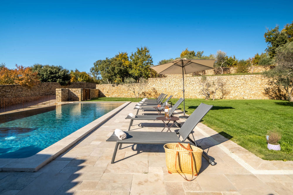 Photographs of Mas des Flaneries villa in Provence - Image 4 of 36