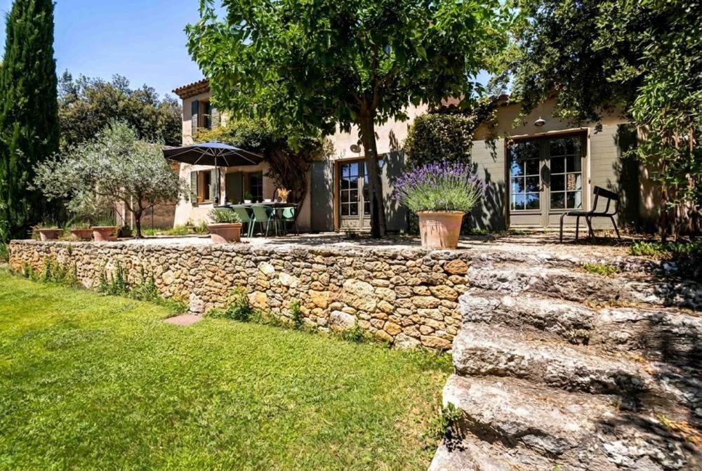 Photographs of Mas Rustrel villa in Provence - Image 2 of 26