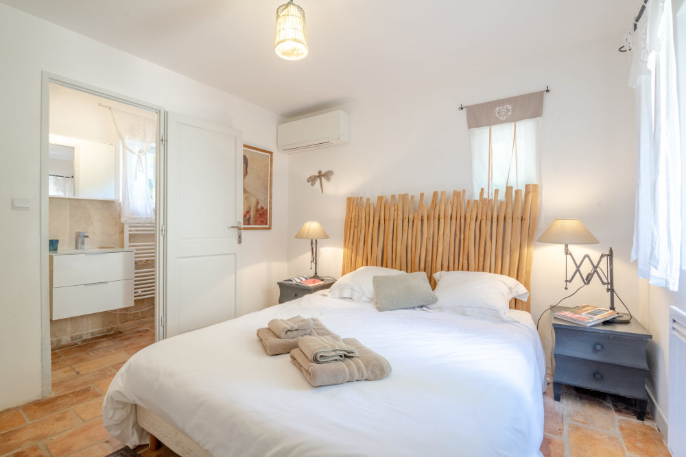 Photographs of Mas Bonheur villa in Provence - Image 23 of 32