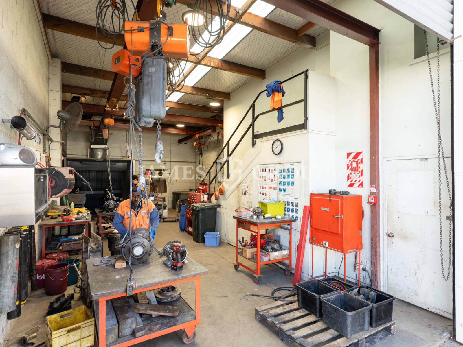 Gantry Crane-equipped Unit In Prime Wiri Location
