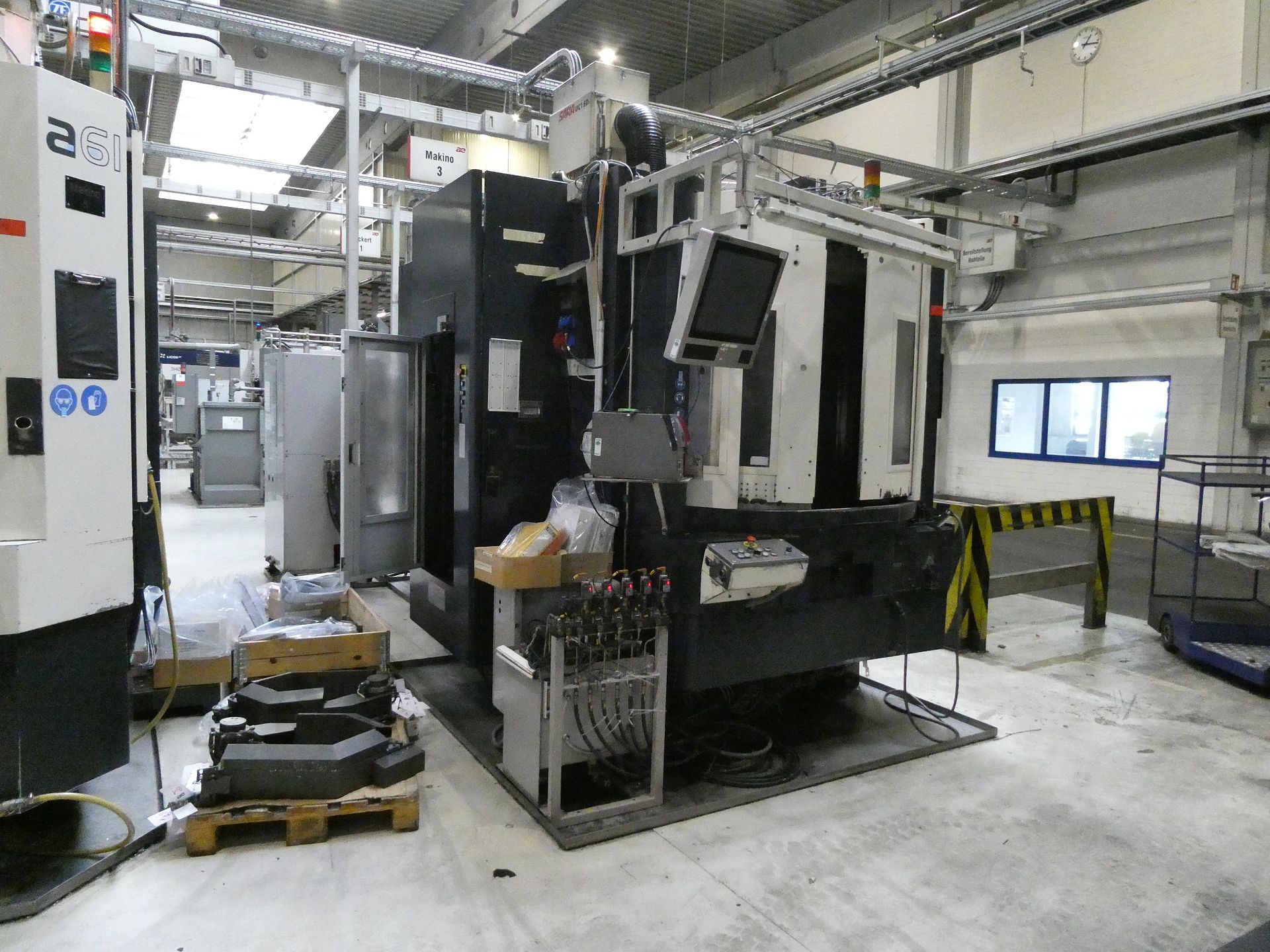 CNC Machining Center-Makino - Image 8