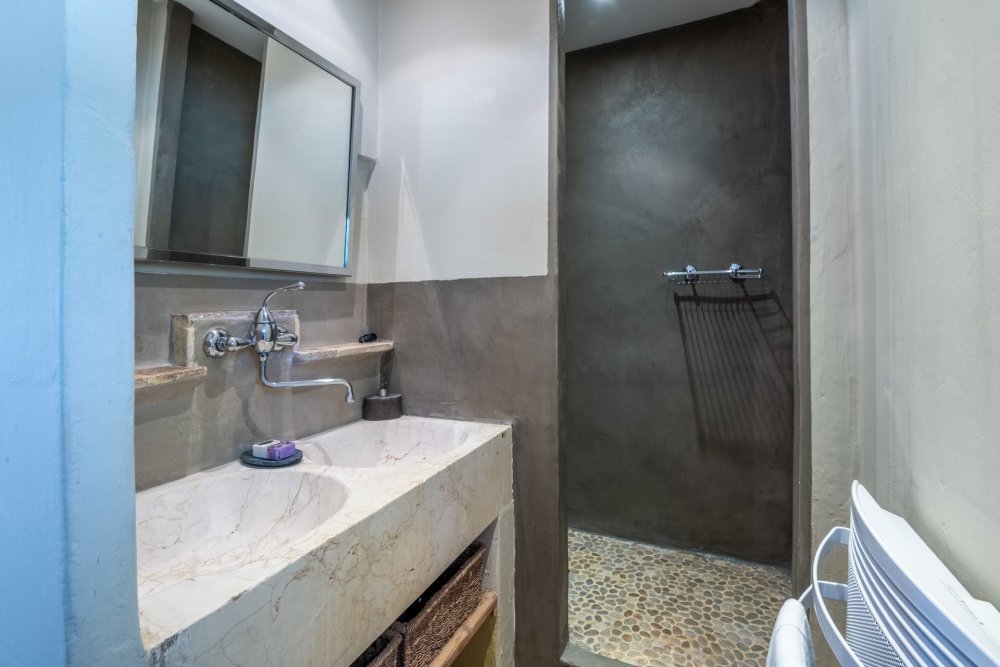 Photographs of Mas des Cigales villa in Provence - Image 32 of 41