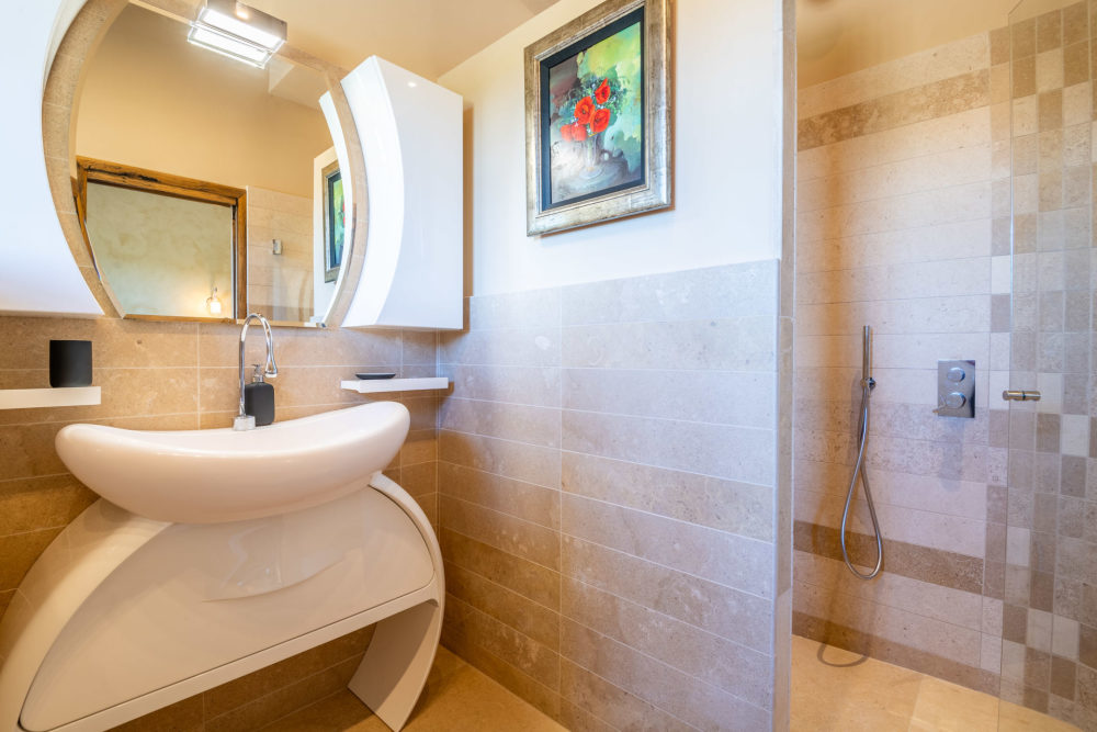 Photographs of Mas la Boheme villa in Provence - Image 26 of 44