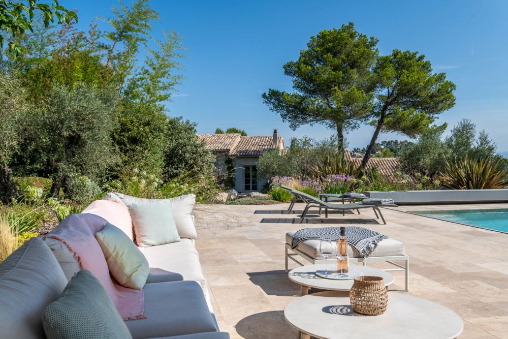 Photographs of Mas des Mimosas villa in Provence - Image 4 of 47