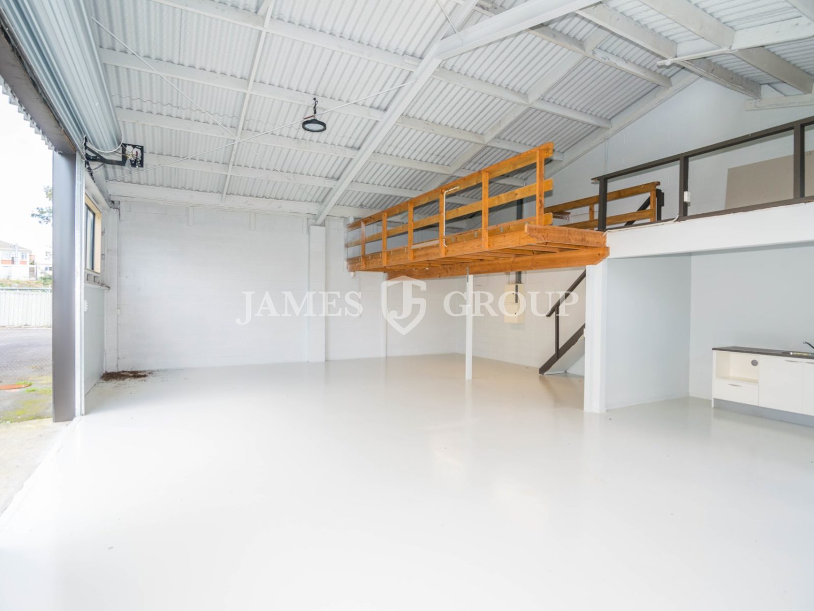 Tidy 122m² Industrial Unit In Papakura