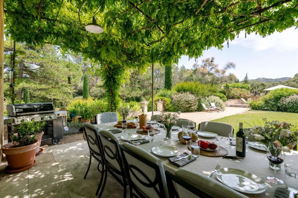 Photographs of Mas de Roubine villa in Provence - Image 5 of 45