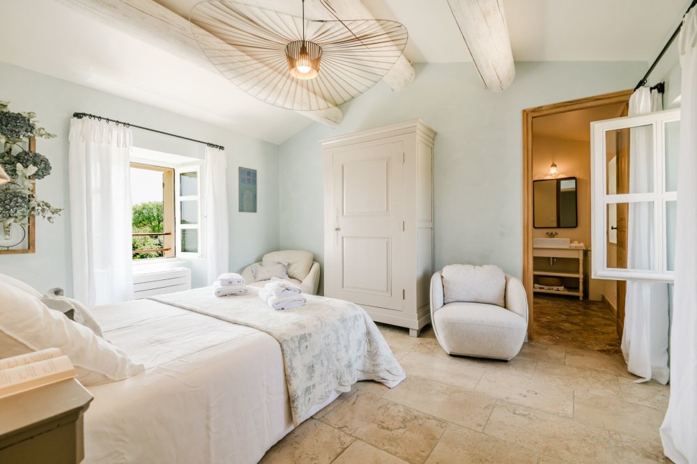 Photographs of Mas Ambre villa in Provence - Image 35 of 51