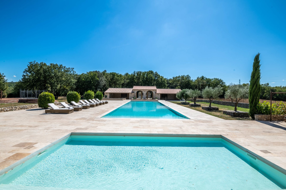 Photographs of Mas des Gardois villa in Provence - Image 3 of 58