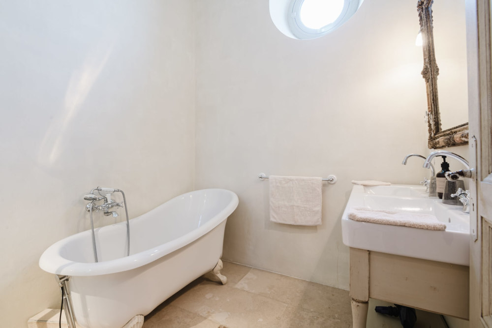 Photographs of La Maison de Cabrières villa in Provence - Image 21 of 27