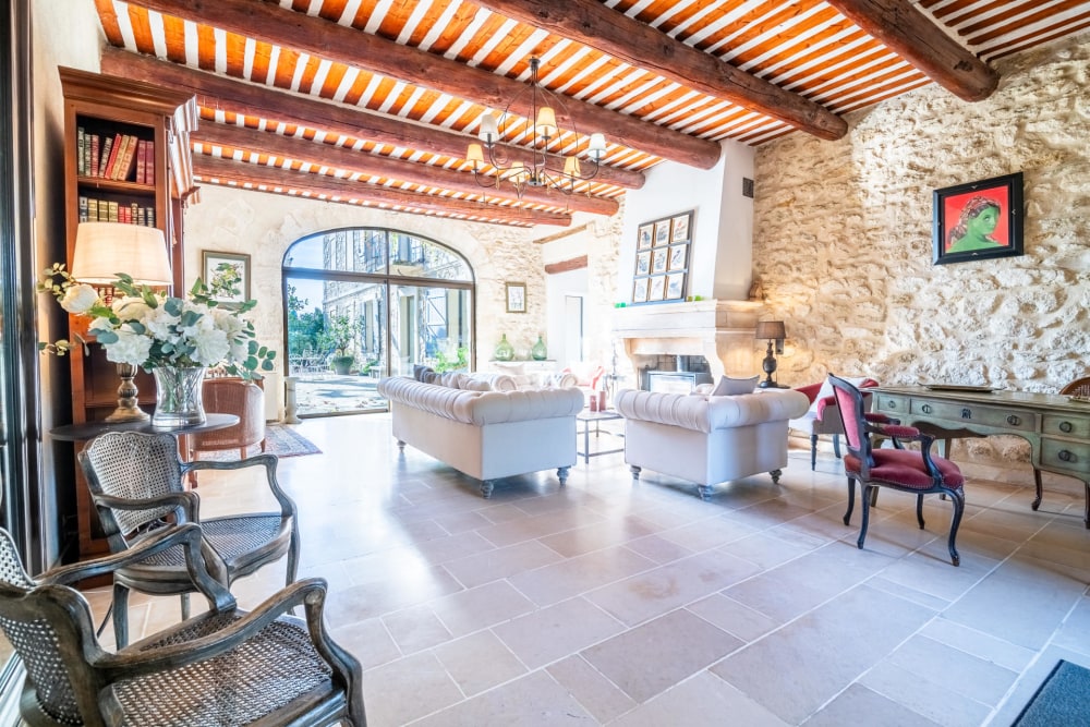 Photographs of Mas des Pêchers villa in Provence - Image 7 of 52