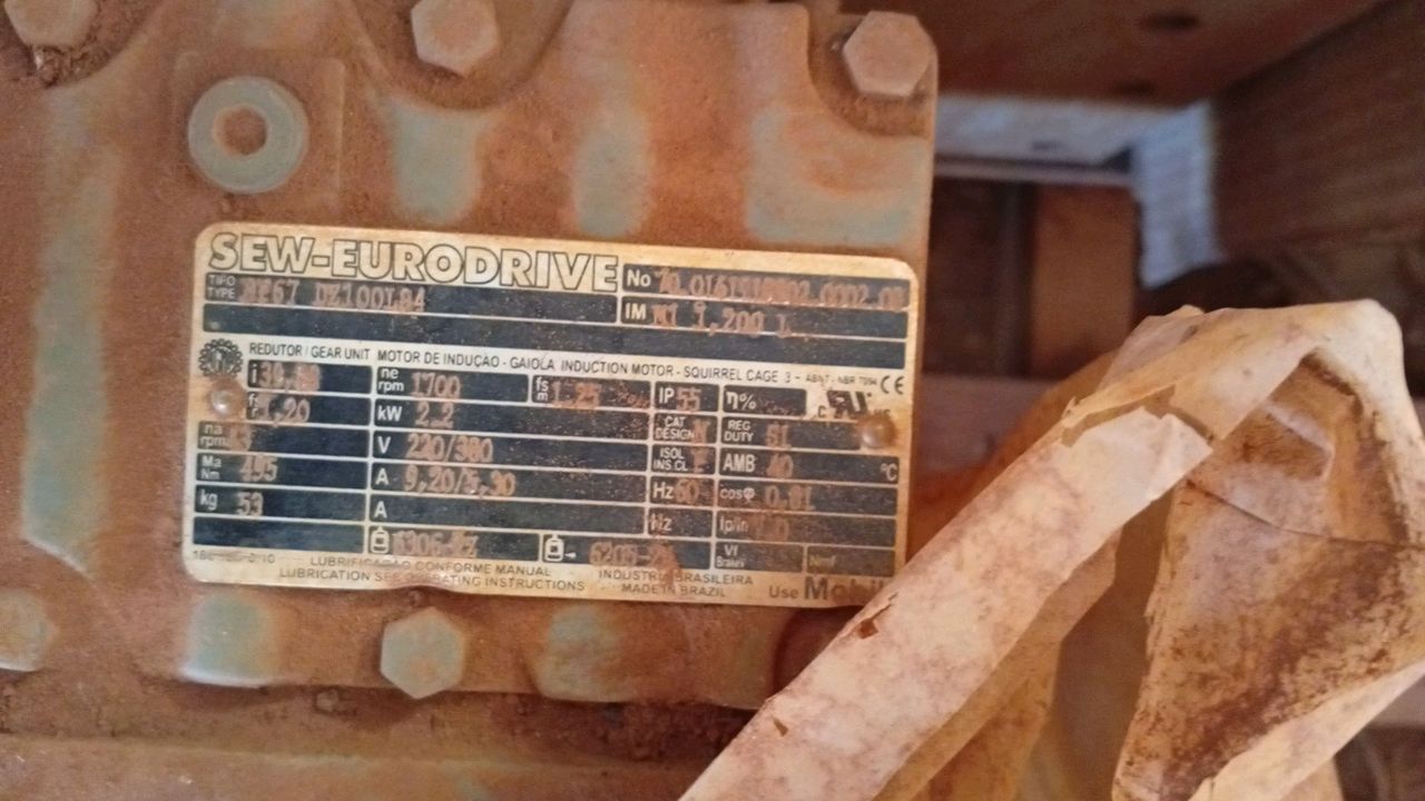 Screw Conveyor with SEW-EURODRIVE Geared Motors