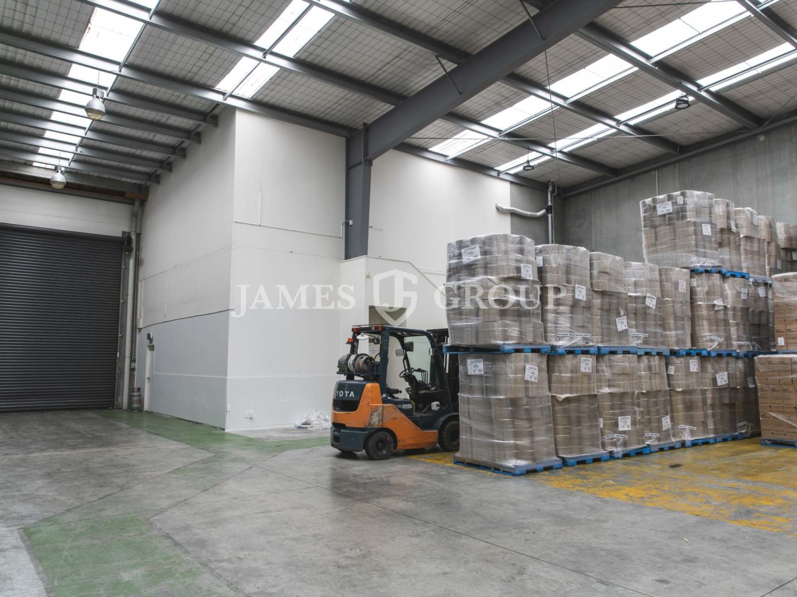 A-grade Wiri Industrial With Front Yard