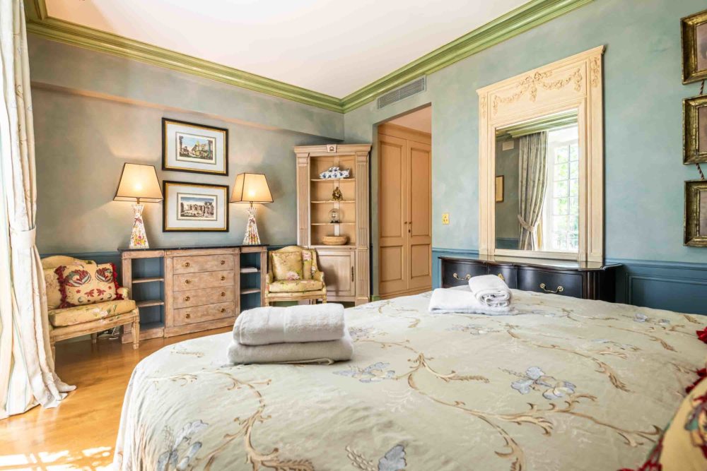 Photographs of Domaine de Beau-Fleurs villa in Provence - Image 30 of 45