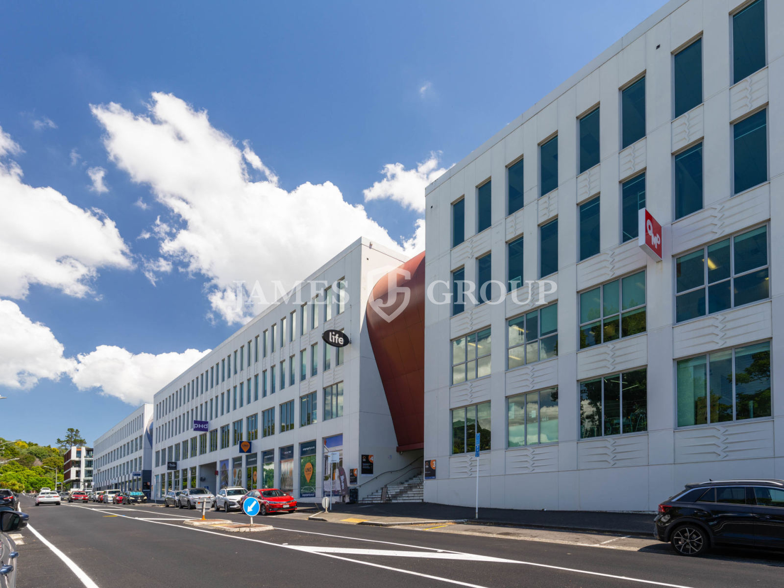 Light-filled Gf Office With Three Meeting Rooms