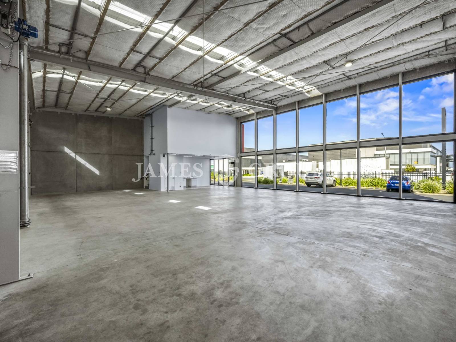 Road Front In Wiri | Gym Tenants Welcome!
