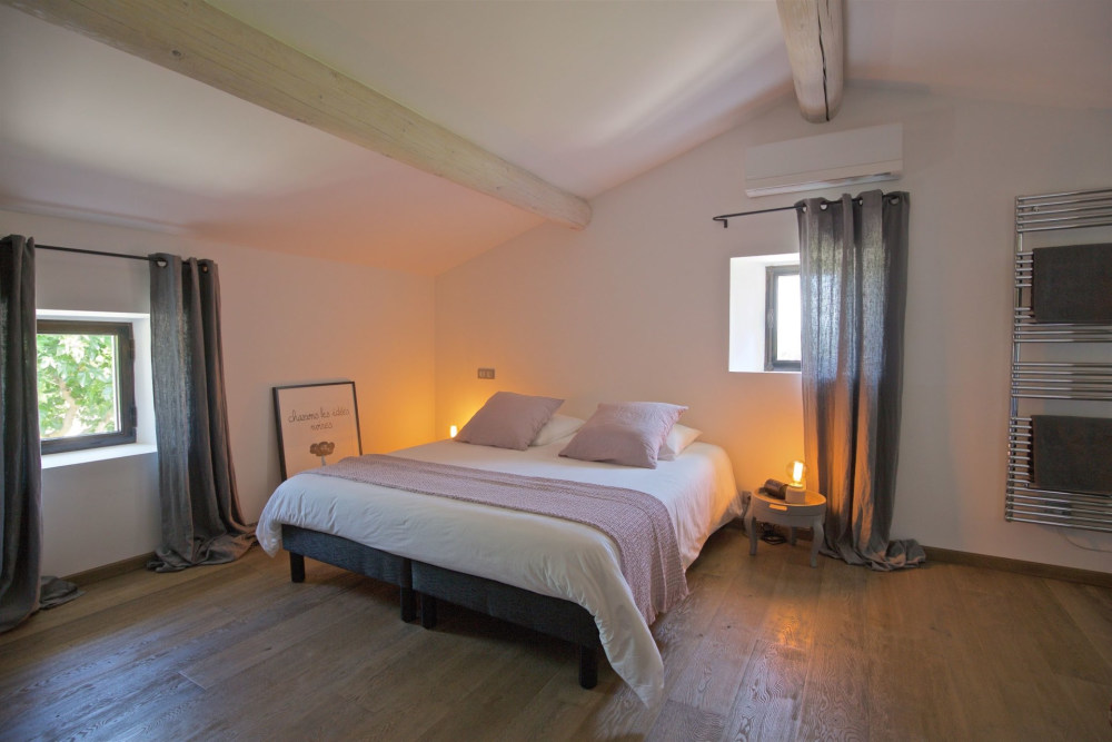 Photographs of Mas des Platanes villa in Provence - Image 29 of 36