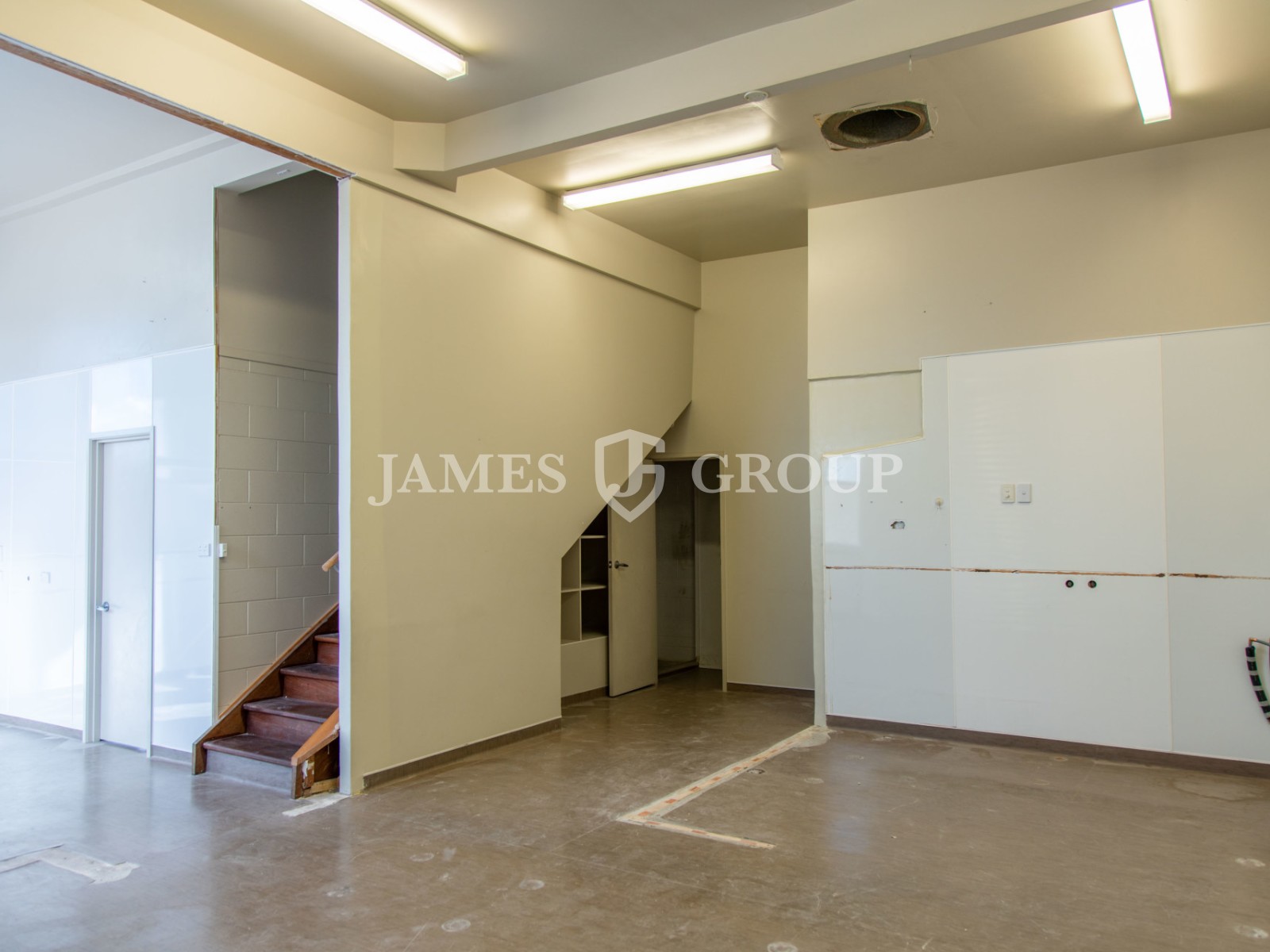 Affordable Road Front Unit + 3 Carparks | 110m²