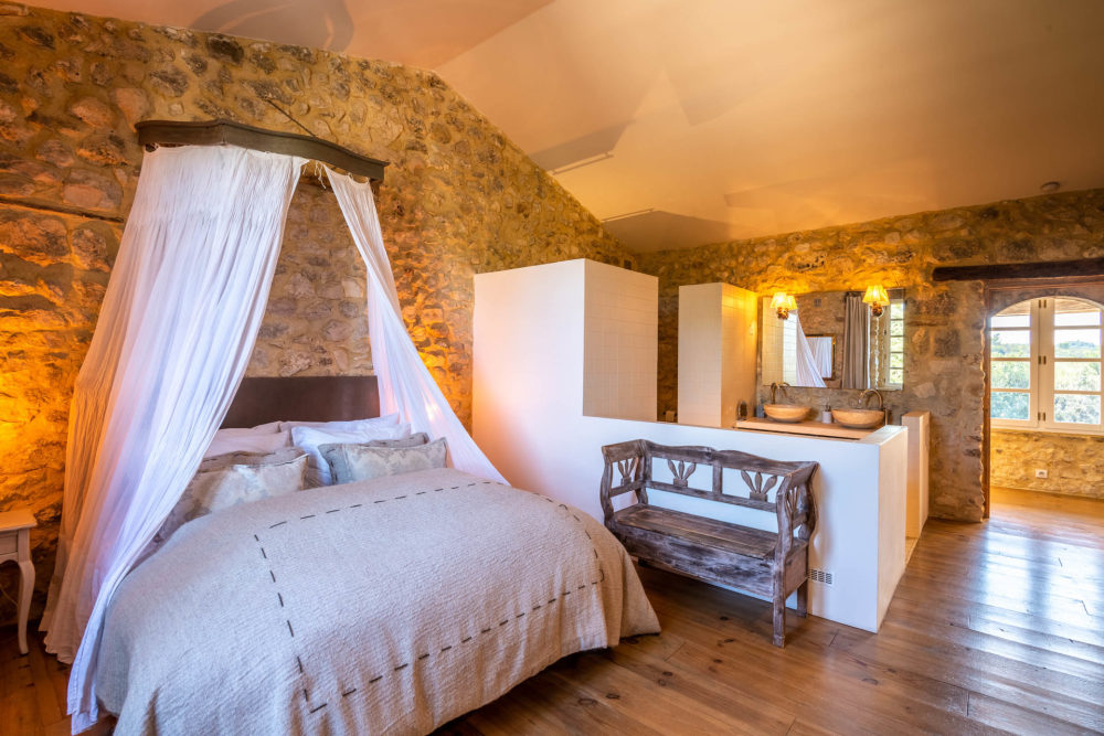 Photographs of Mas des Gardois villa in Provence - Image 29 of 58