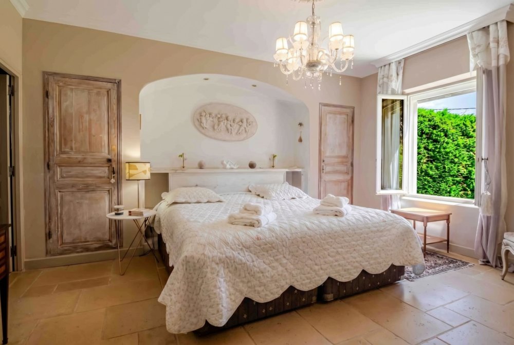 Photographs of Mas du Grelot villa in Provence - Image 20 of 39