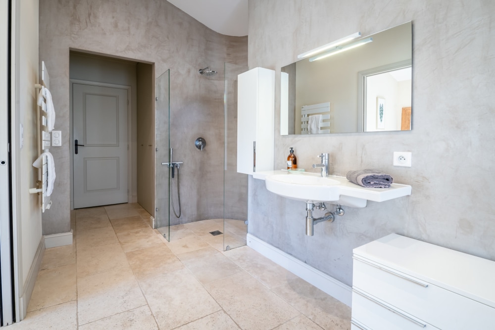 Photographs of Mas des Rabassiers villa in Provence - Image 12 of 32