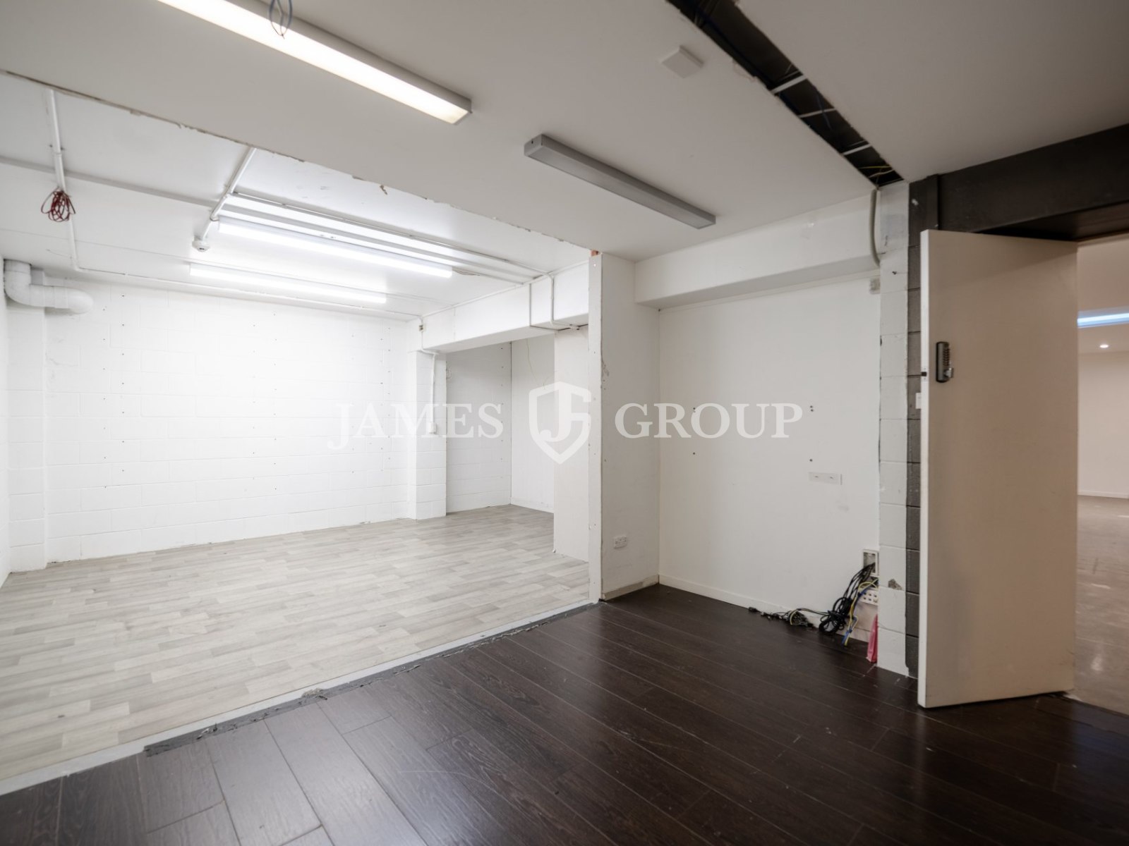 Versatile Open-plan Retail/storage