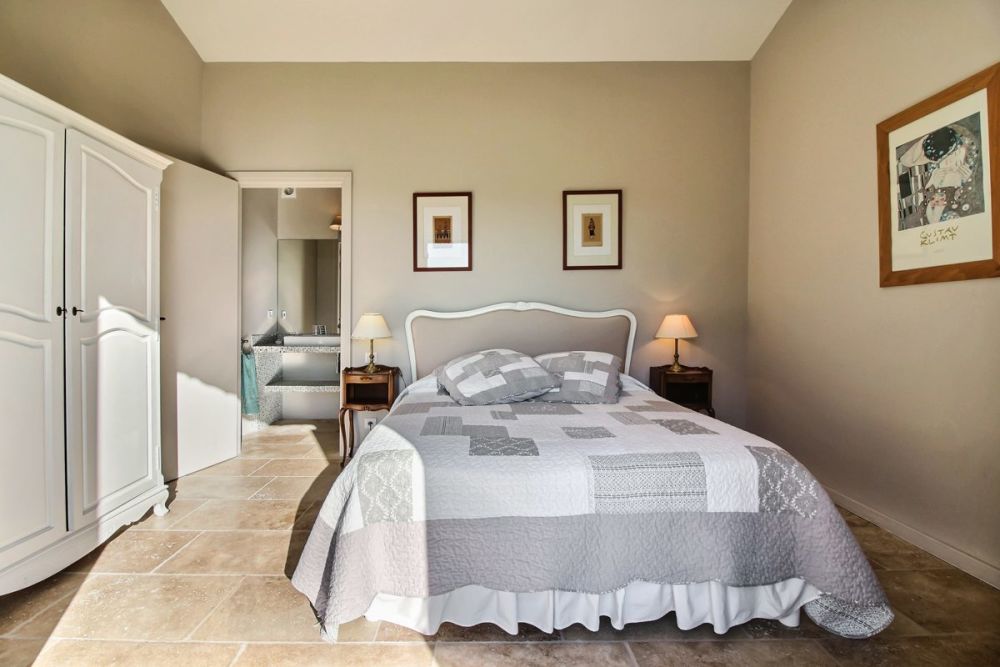 Photographs of Mas de Bellecour villa in Provence - Image 26 of 37